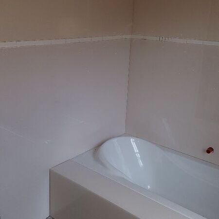 Duschrückwand mit Emailglas