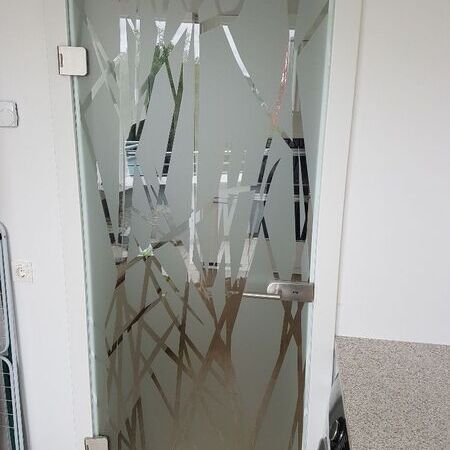 Zargentür mit Satinatofolie